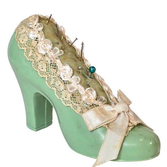 VTG High Heel Shoe Pincushion Green Plastic Lace Bow Sewing Collectible 50s 60s - Picture 1 of 8